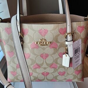 Coach Valentines 2024 Limited Edition Mollie Tote 25 NWT. 💕